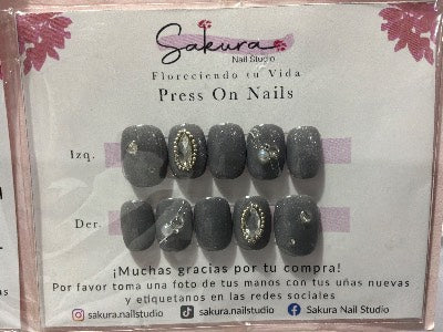 Grises ojo de gato con piedritas